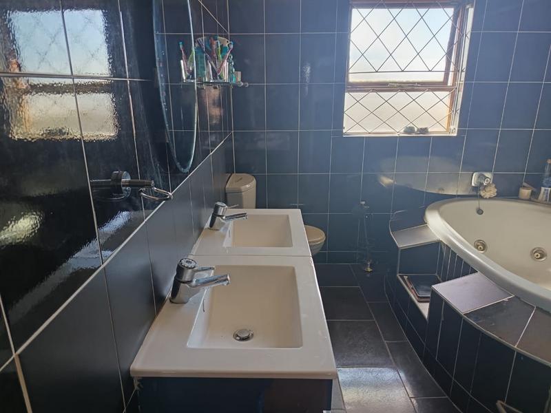 5 Bedroom Property for Sale in Malabar Eastern Cape